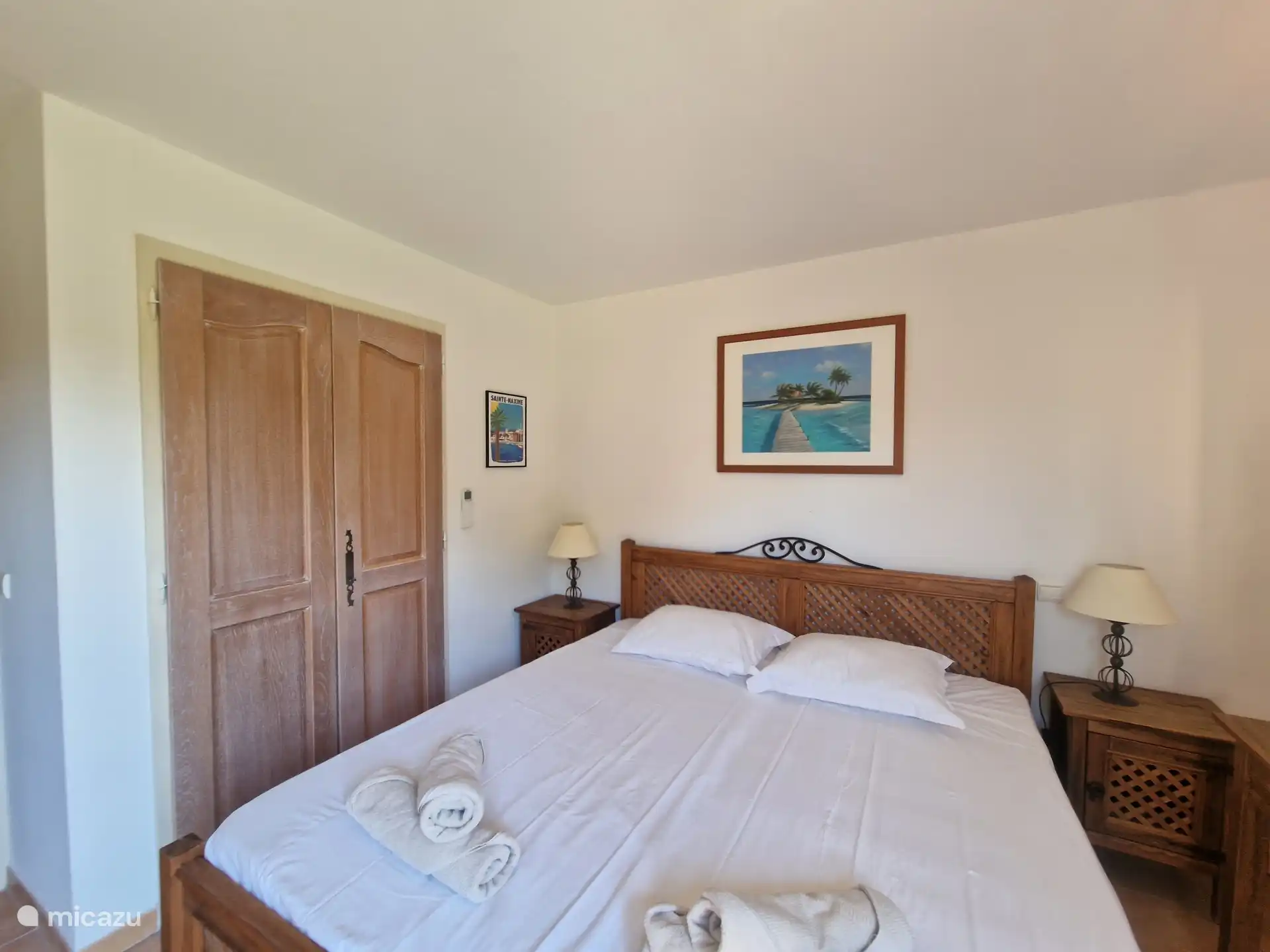 Slaapkamer met kast en airco