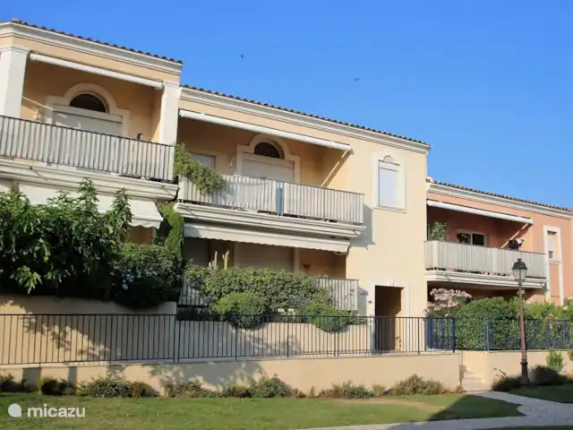 appartement huren in Frankrijk, Côte d´Azur, Sainte-Maxime – App. A8 les Pins Bleus dichtbij zee Voorzijde