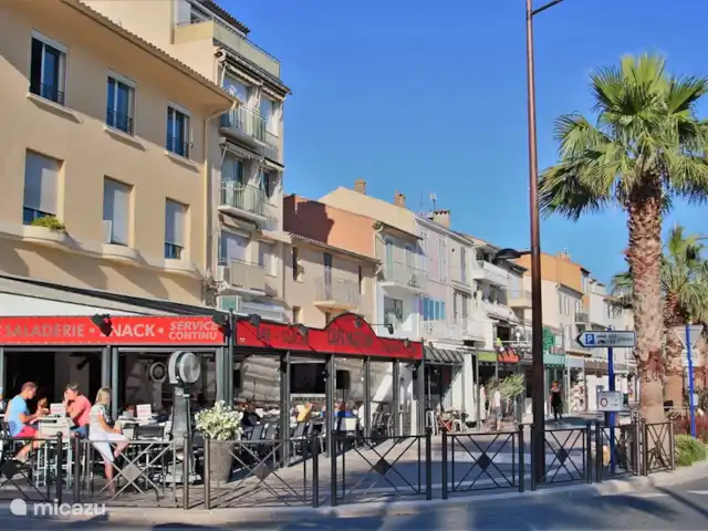 appartement huren in Frankrijk, Côte d´Azur, Sainte-Maxime – App. A8 les Pins Bleus dichtbij zee Café Sainte Maxime