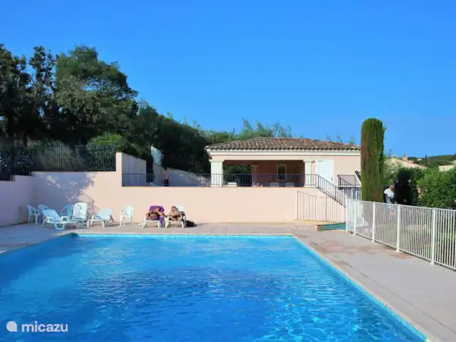 appartement huren in Frankrijk, Côte d´Azur, Sainte-Maxime – App. A8 les Pins Bleus dichtbij zee Zwembad