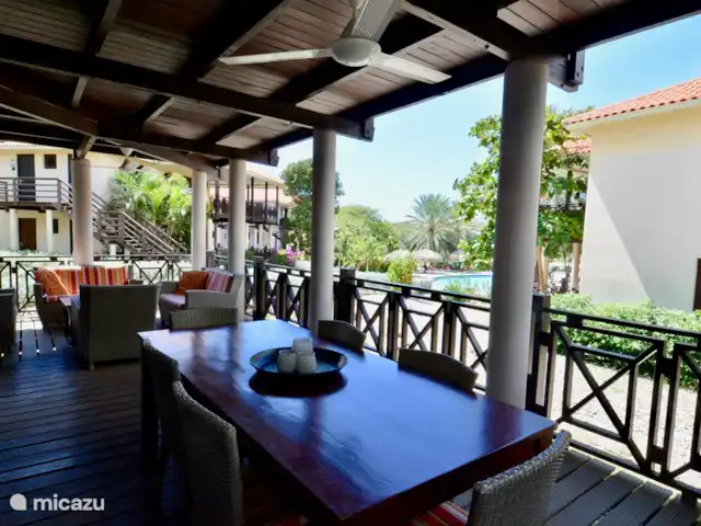 Blue Bay Beach Villa - Familie Villa huren in Curaçao, Curacao-Midden, Blue Bay - villa Prachtig uitzicht over het zwembad vanaf de veranda