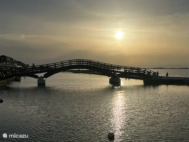Le célèbre pont de la ville de Lefkada, mérite vraiment une visite