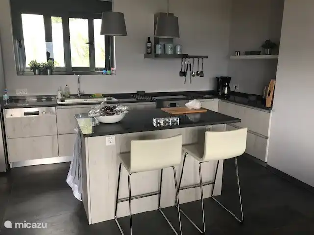 Villa Elia'N en Grecia, Gracia Central, Pogonia - villa Amplia cocina con todas las comodidades. cocina de inducción, horno, frigorífico, lavavajillas y lavadora