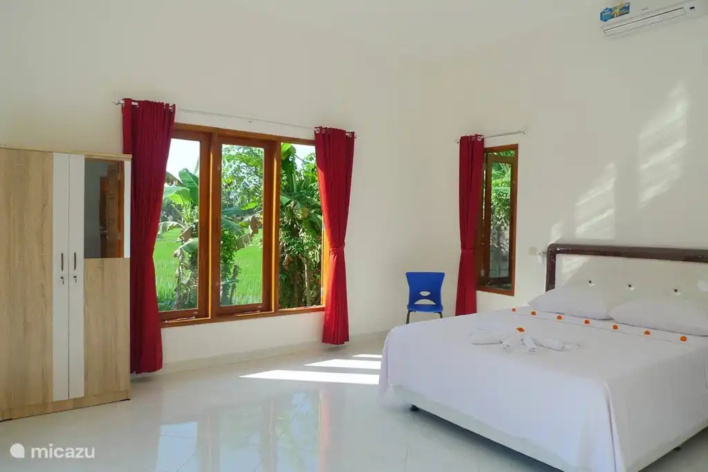 uno de los tres dormitorios