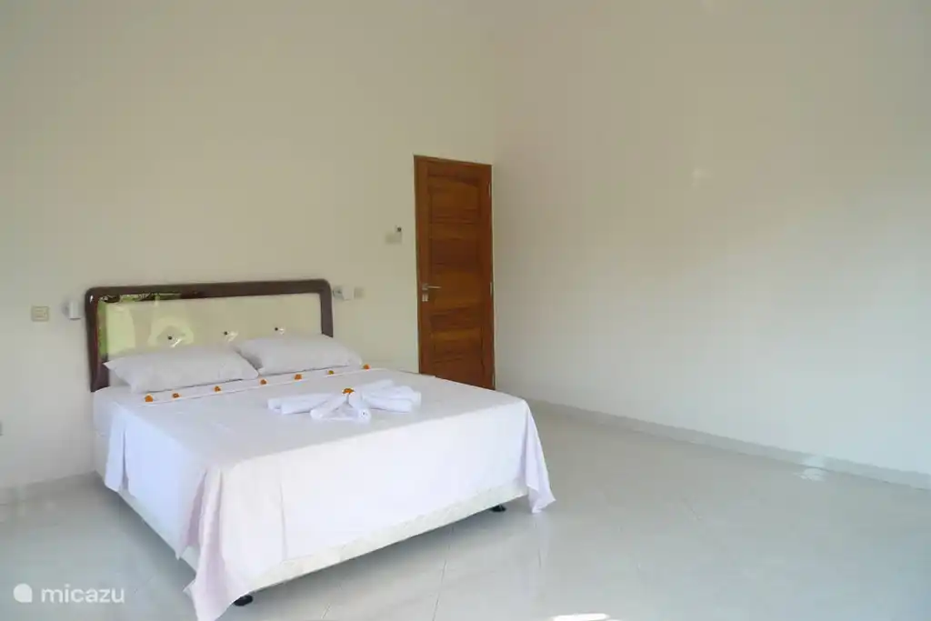 uno de los tres dormitorios