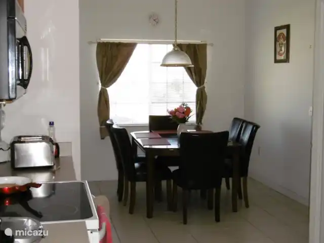 casa vacacional en Estados Unidos, Florida, Davenport – villa de florida davenport cocina, comedor actual para 6 personas, pero se puede ampliar a 8 personas.