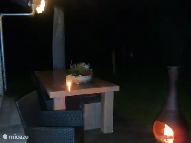 Location de Vacances Pays-Bas, Hollande méridionale, Ouddorp, maison de vacances - Futur 10 confortable assis près du poêle à bois à l'extérieur .. très agréable été comme hiver ..