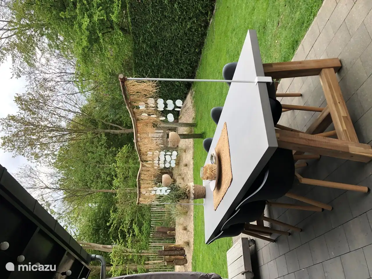 With this garden table it will be even more fun in the garden