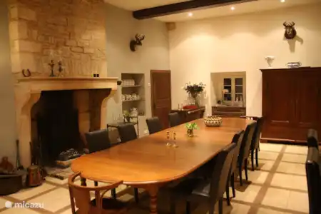 Vakantiehuis Frankrijk, Haute-Marne, Rennepont landhuis / kasteel Domaine Rennepont en Champagne eetkamer
