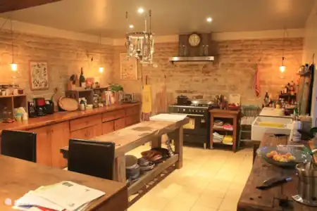 Vakantiehuis Frankrijk, Haute-Marne, Rennepont landhuis / kasteel Domaine Rennepont en Champagne onze grote keuken