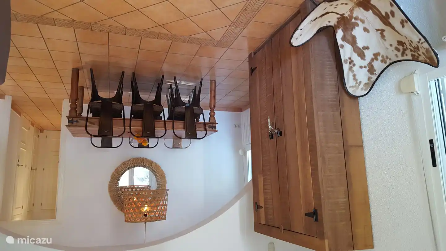 Sie können auch drinnen speisen.