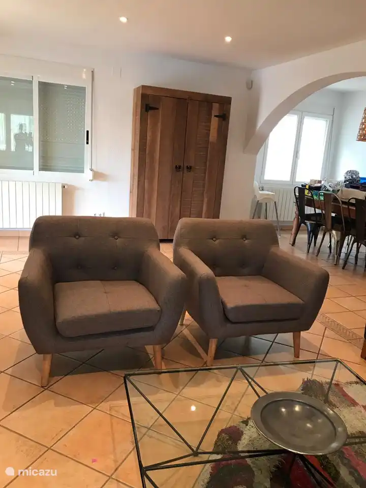 Die Sitzecke im hellen Wohnzimmer.