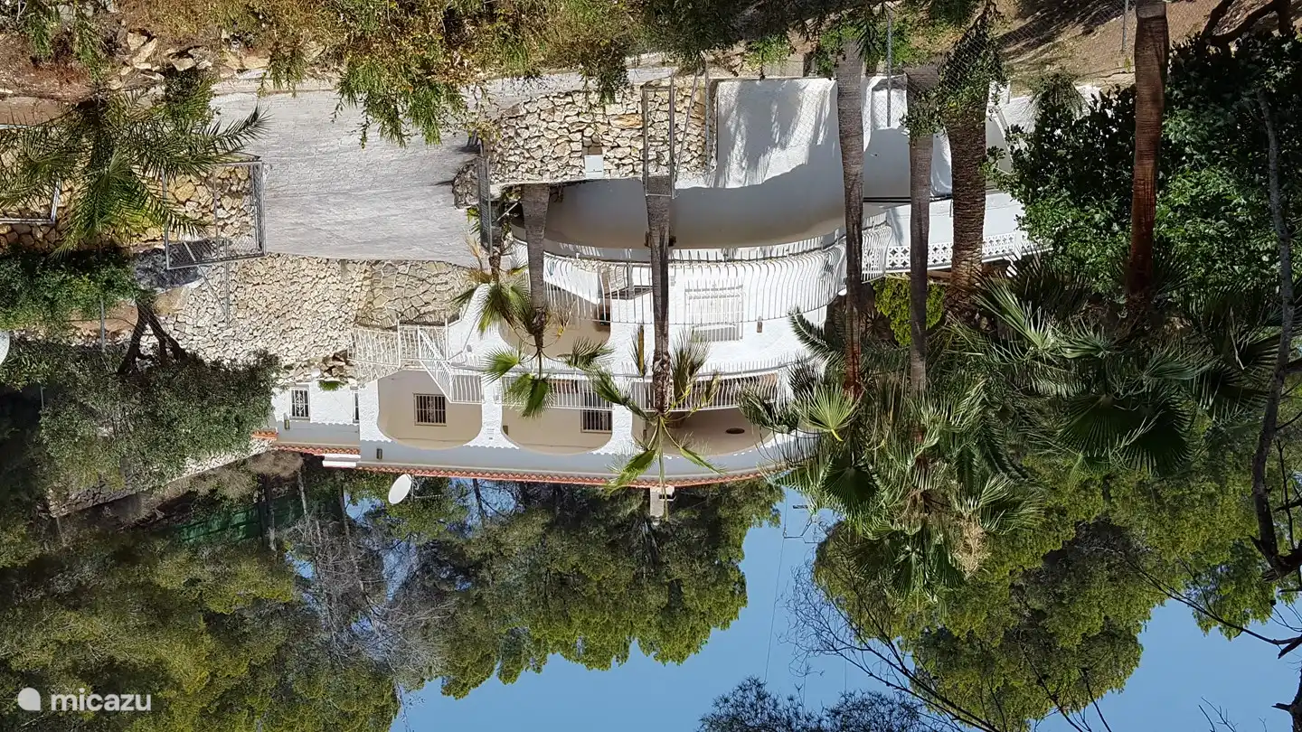 Die Villa mit Pool mit viel Platz und Privatsphäre. Geeignet für maximal 8 Erwachsene und 2 Kinder oder eine beliebige Kombination!