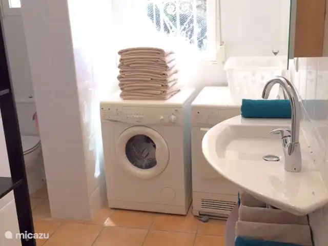 Villa 2-10 p met zeezicht en zwembad huren in Spanje, Costa Blanca, Altea - villa Het wassen en drogen van de was. Alles is aanwezig. Op de 1e verdieping.