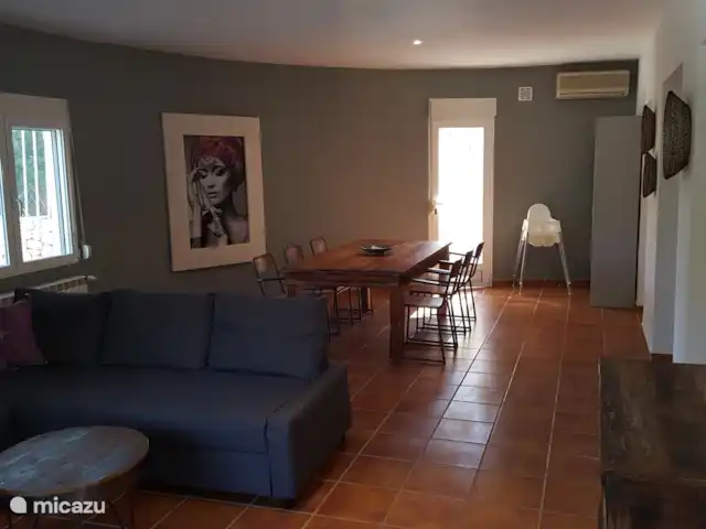 Villa 2-10 p met zeezicht en zwembad huren in Spanje, Costa Blanca, Altea - villa De bank is uit te bouwen tot een volwaardig tweepersoonsbed.