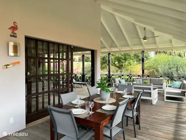BlueBay Village - Villa 44 Djucu huren in Curaçao, Curacao-Midden, Blue Bay - villa Eettafel op ruime porch