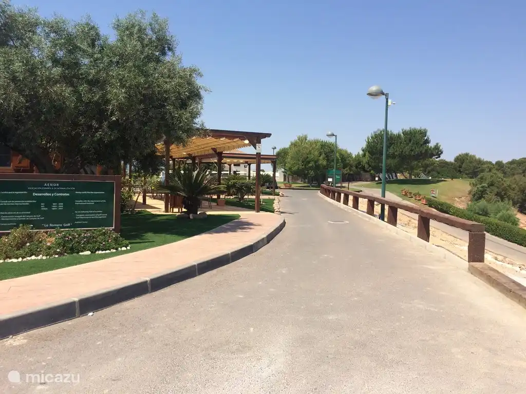 Eingang Lo Romero Golfplatz drei Kilometer vom Haus entfernt