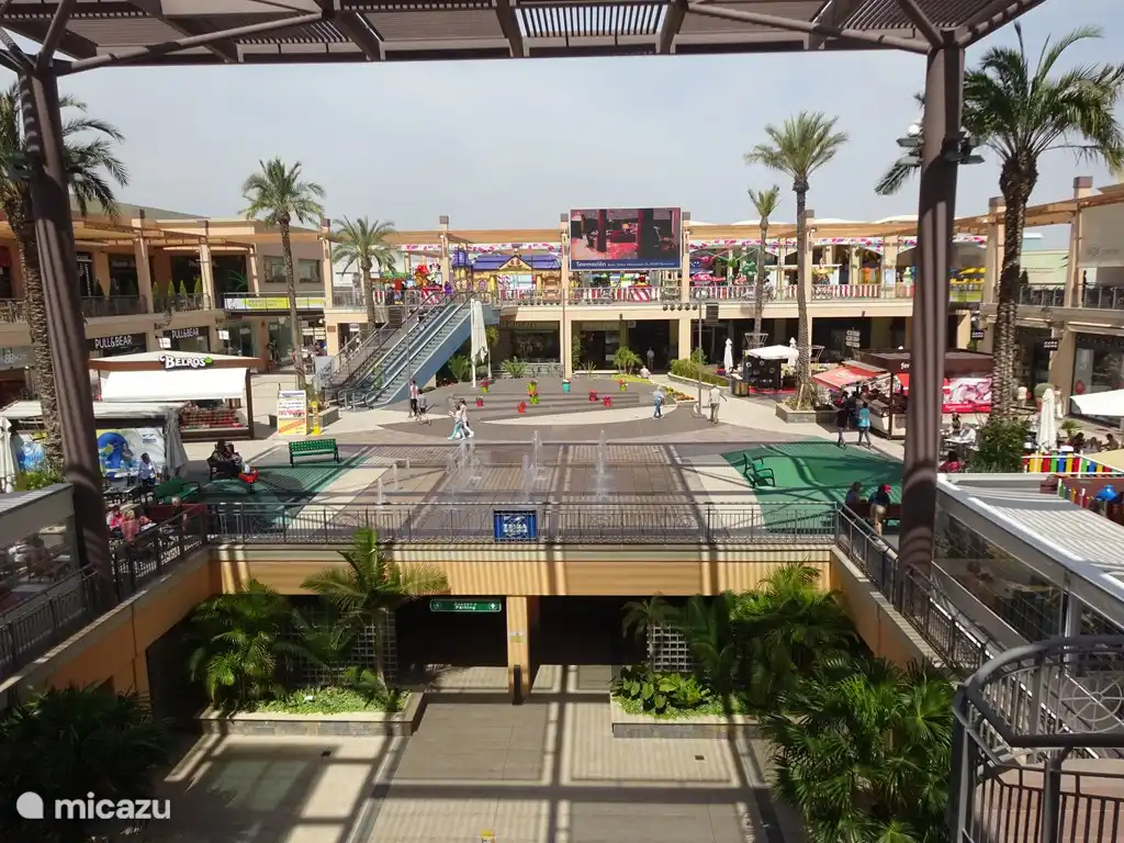 La Zenia Boulevard, ein großes neues Einkaufszentrum mit 150 Geschäften, mehr Restaurants und ein Kino mehr Spaß Attraktionen für Kinder 8 km von Pilar