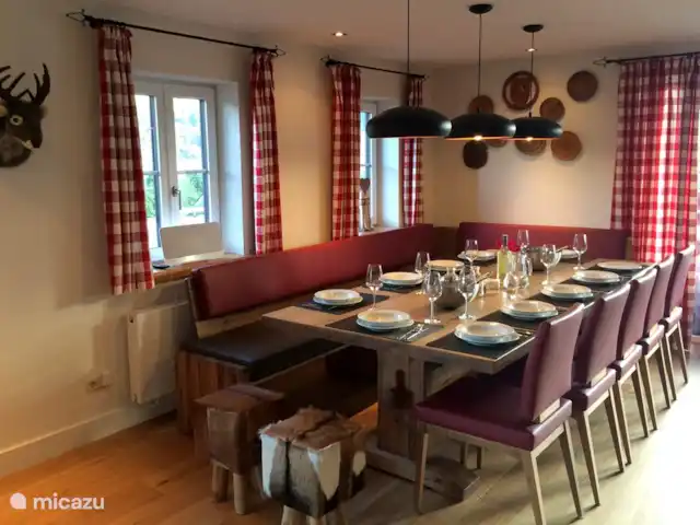 Tauern Apartment Schrempf Anna huren in Oostenrijk, Salzburgerland, Niedernsill - appartement Gezellige eethoek