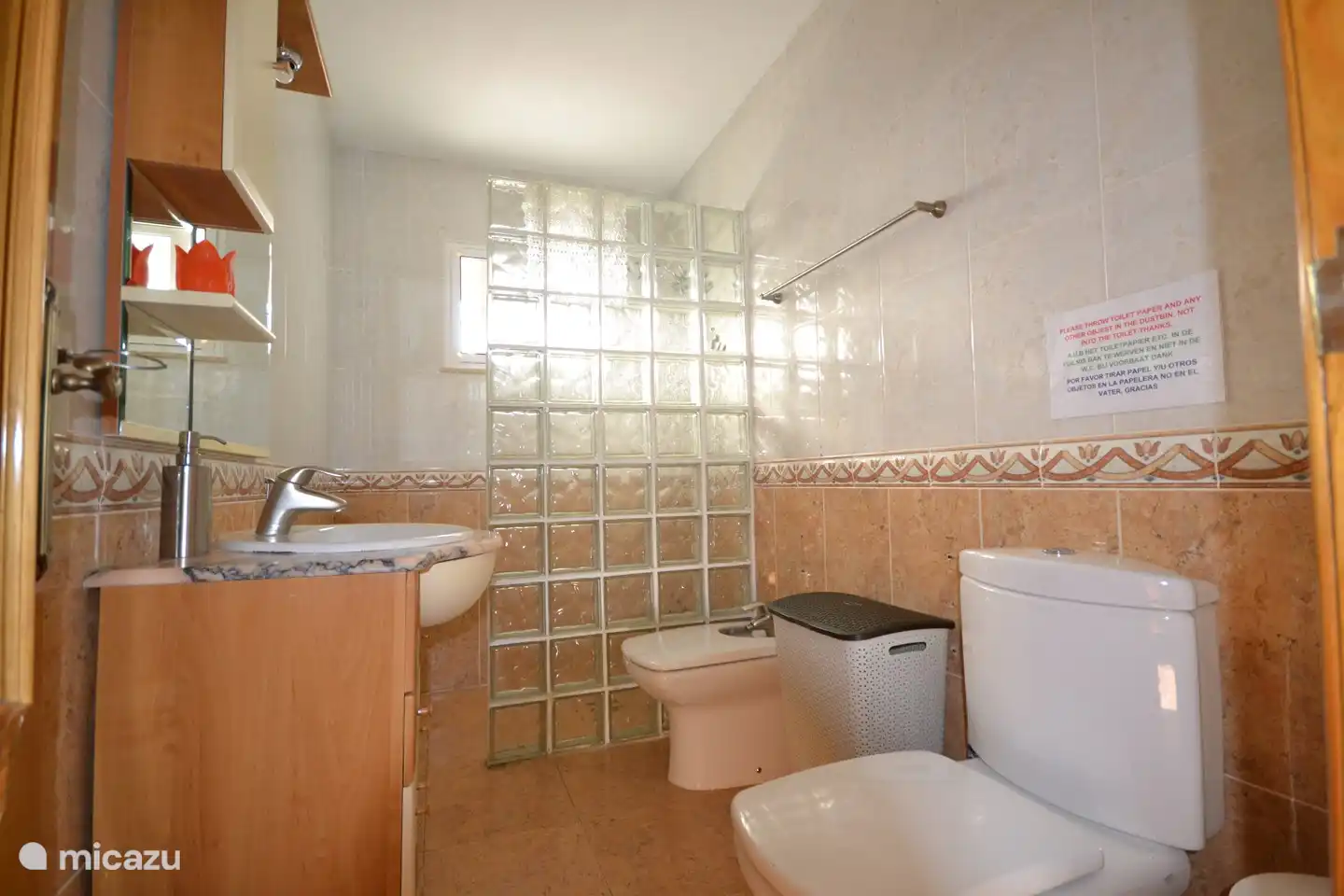 2. Badezimmer mit ebenerdiger Dusche