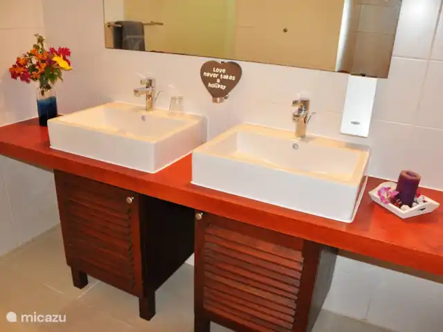 Hilltop - Hibiscus, Boca Gentil | Curaçao, Banda Ariba (est), Jan Thiel - appartement salle de bain, appartement au rez-de-chaussée