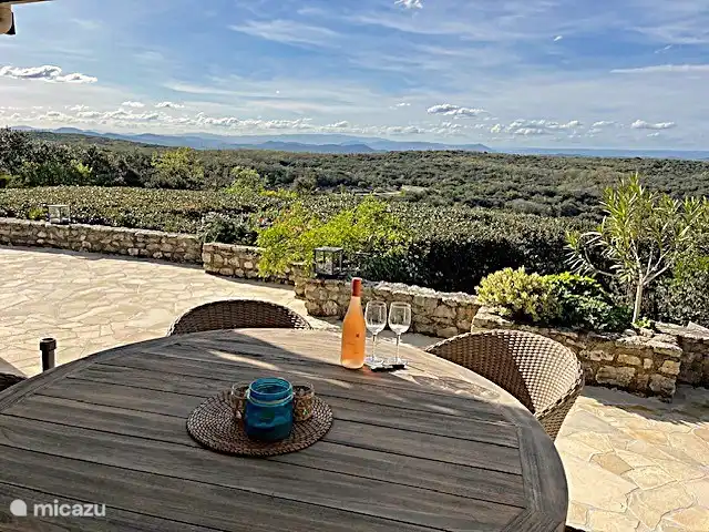 Terrasse mit herrlichem Blick