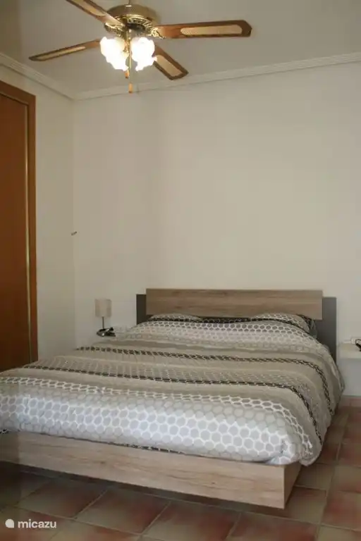 Chambre 1 avec accès direct à la salle de bain principale