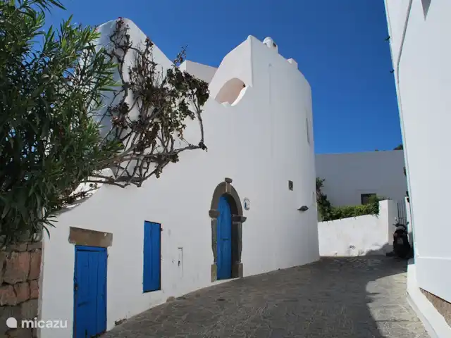 Zeiltours Taormina & zeilvakanties huren in Italië, Sicilië, Riposto - camper / jacht / woonboot Typische, witte, Eolische huisjes