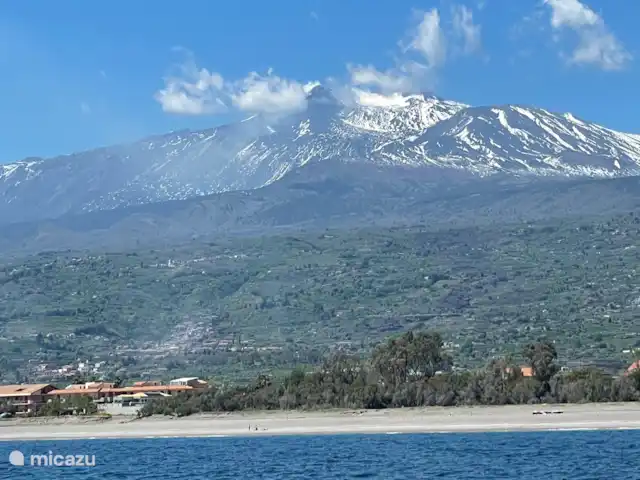 Zeiltours Taormina & zeilvakanties huren in Italië, Sicilië, Riposto - camper / jacht / woonboot Lady Etna vanaf de zee, lente 2024