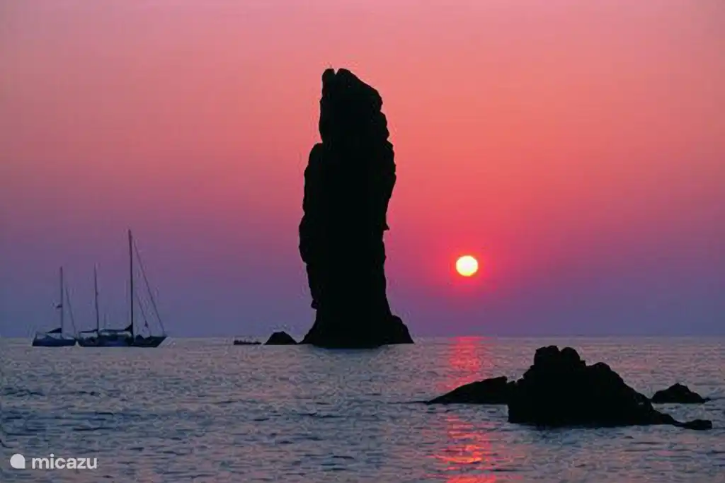 Sonnenaufgang in ruhigen Buchten