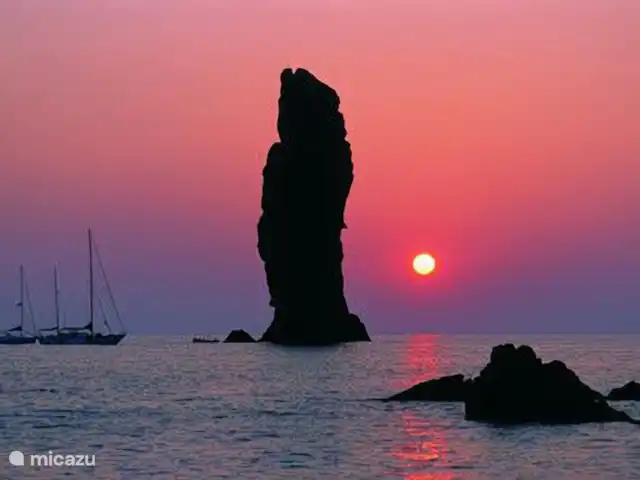 Zeiltours Taormina & zeilvakanties huren in Italië, Sicilië, Riposto - camper / jacht / woonboot Zonsopgang in stille baaien