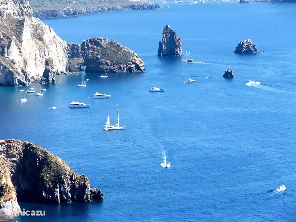 Die fariglione, Vulkangestein, um Lipari