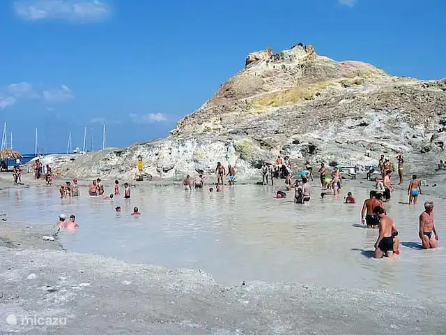 Zeiltours Taormina & zeilvakanties huren in Italië, Sicilië, Riposto - camper / jacht / woonboot Vulcano, de zwavelbaden