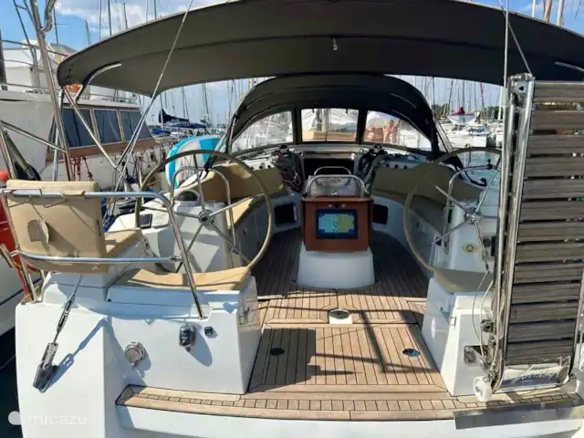 Zeiltours Taormina & zeilvakanties huren in Italië, Sicilië, Riposto - camper / jacht / woonboot Uw zeilvakantie begint hier!  Een comfortabel schip, 14 meter met veel ruimte en een gezellige kombuis.