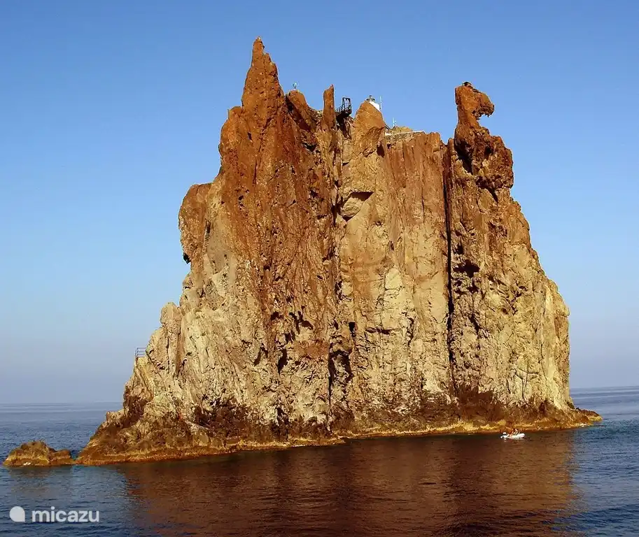 Fariglione, Lavagestein, die aus dem Meer steigen