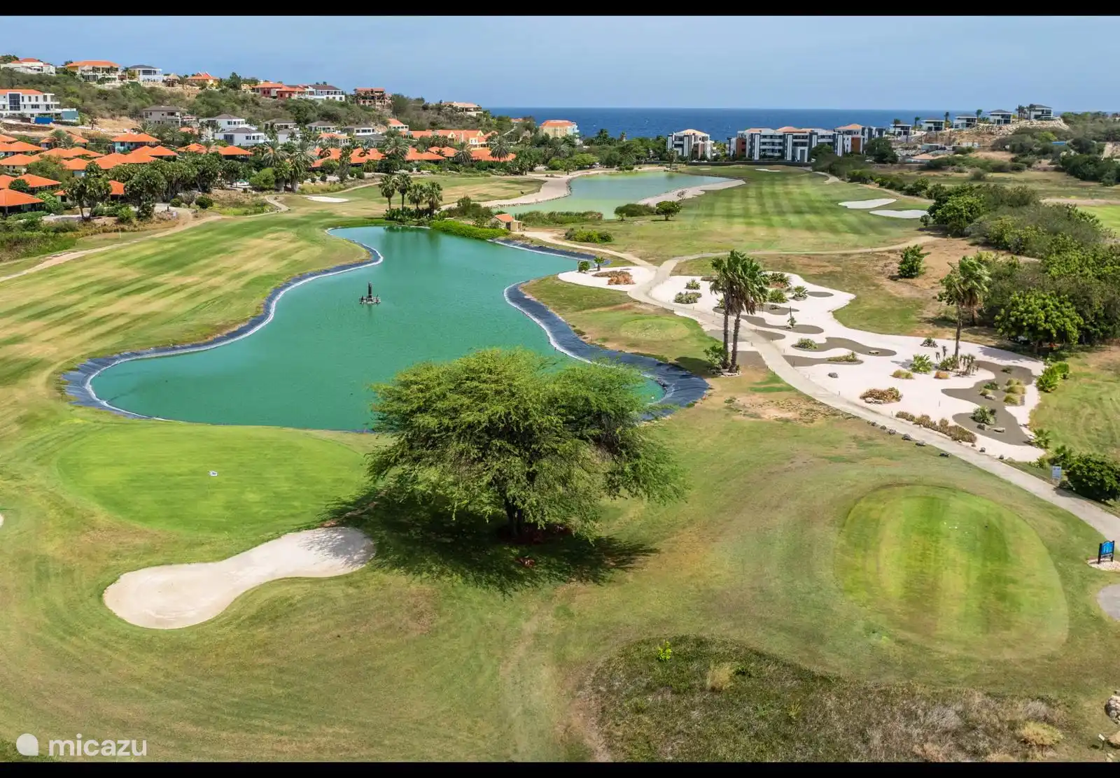 Blue Bay luchtfoto