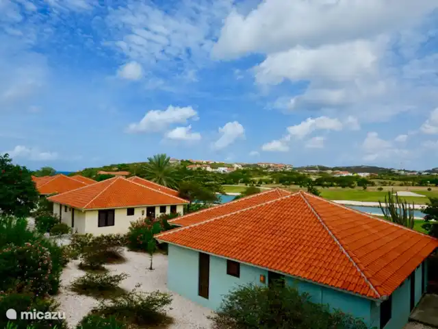 **Villa tropicale avec vue sur l'océan** | Curaçao, Curaçao-Centre, Blue Bay - villa Vue de la villa (terrain de golf et lac Flamingo)