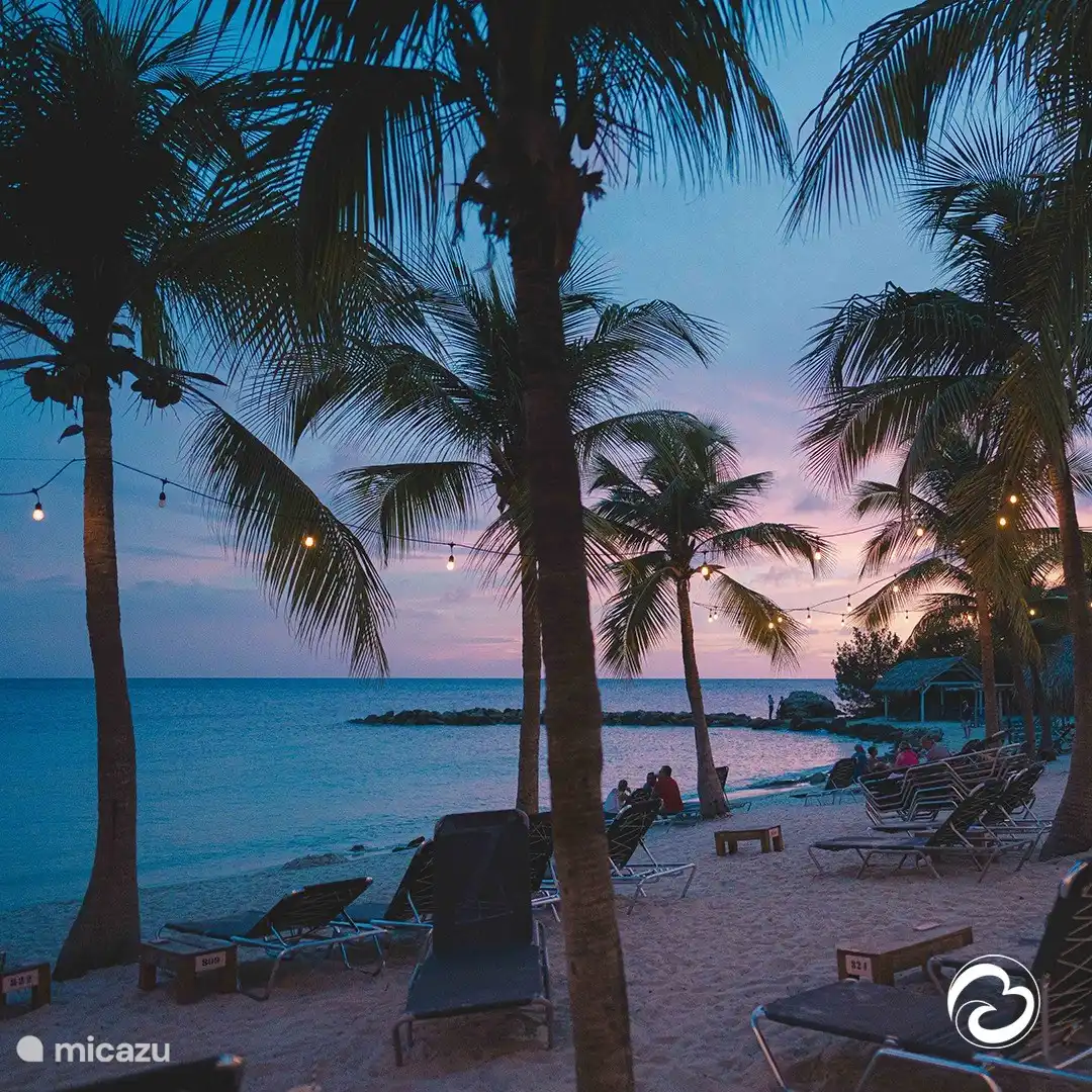 Plage de Blue Bay de nuit