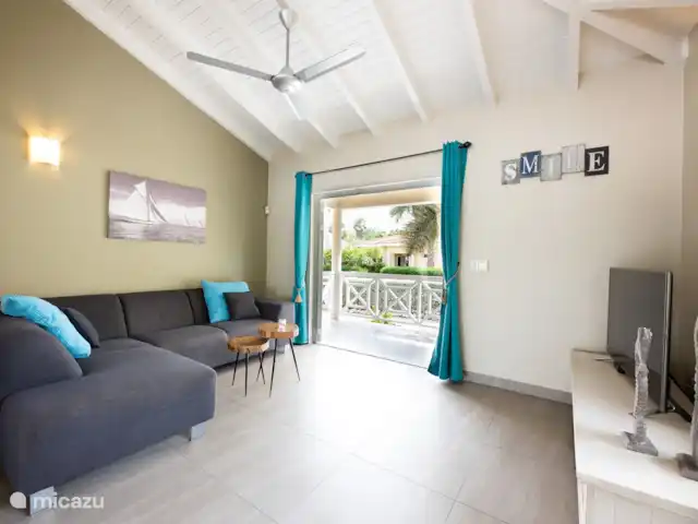 Villa Drumi Dushi | Curaçao, Banda Ariba (est), Jan Thiel - villa joli canapé pour se détendre devant la télé