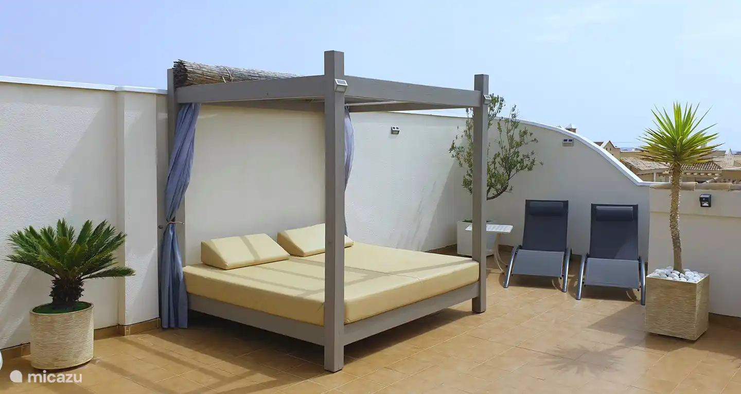 sonnige Dachterrasse