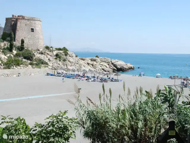 Location de Vacances Espagne, Costa Tropical, Almuñécar, maison de vacances - Maison atmosphérique et élégante en bord de mer Super pas trop occupé
plage accessible à pied ; avec un bon bar à cocktails Uha et des restaurants