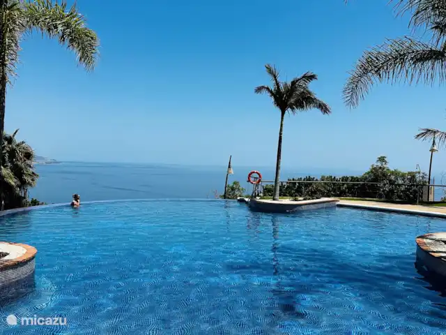 Location de Vacances Espagne, Costa Tropical, Almuñécar, maison de vacances - Maison atmosphérique et élégante en bord de mer Rêvez avec une vue infinie dans l’une des piscines