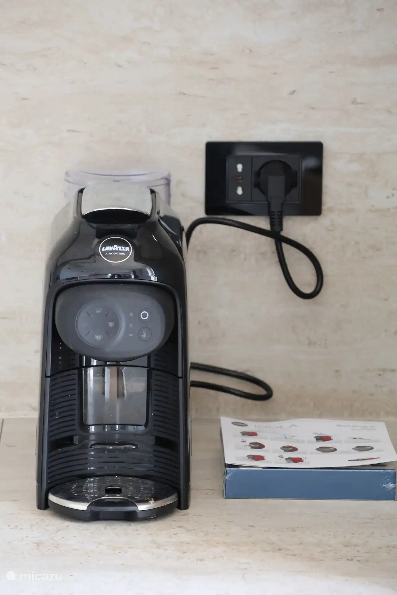 Espresso apparaat dat koffie cups gebruikt