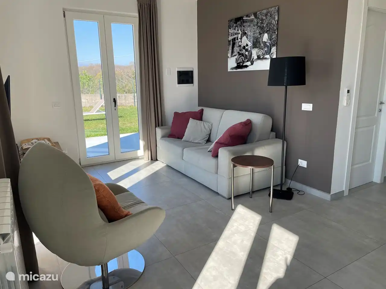 Salón con acceso a jardín y terraza privada