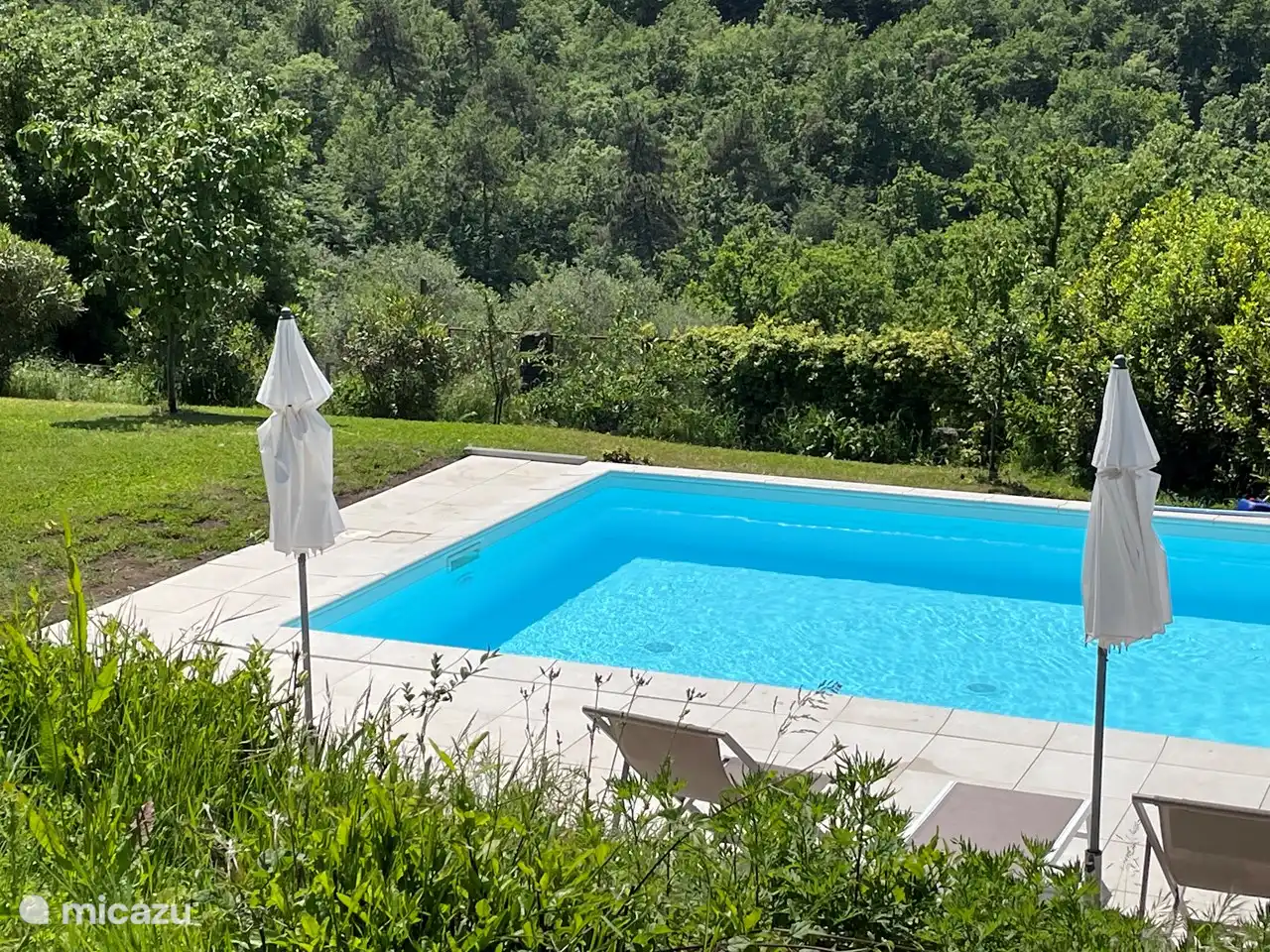 Piscina comunitaria (abierta del 1 de abril al 31 de octubre)