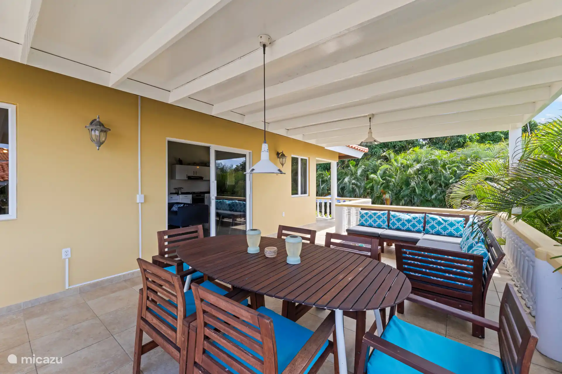 Terrasses extérieures avec baldaquin