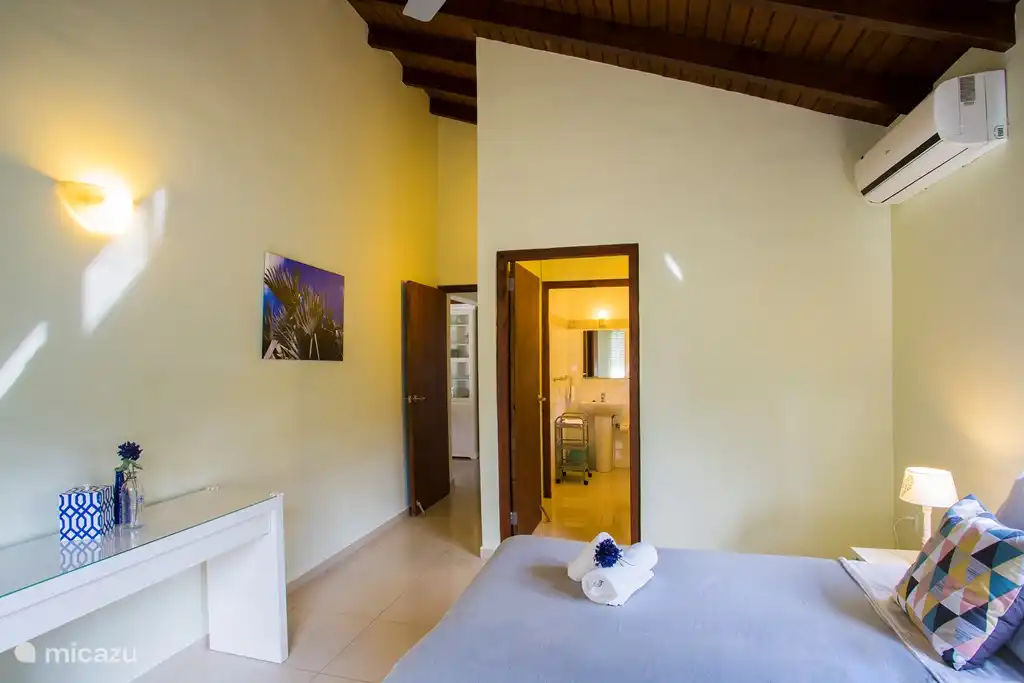 Master-Schlafzimmer mit eigenem Bad