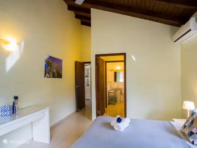 Bon Bineke huren in Curaçao, Banda Ariba (oost), Jan Thiel - villa masterbedroom met eigen badkamer