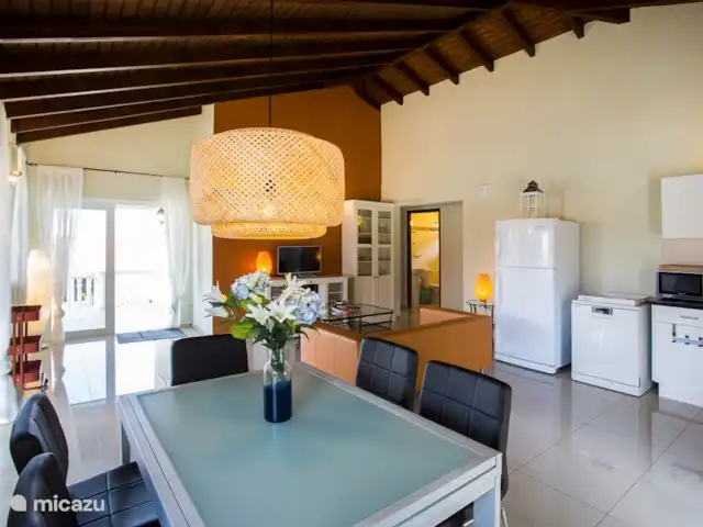 Bon Bineke huren in Curaçao, Banda Ariba (oost), Jan Thiel - villa de living met open keuken