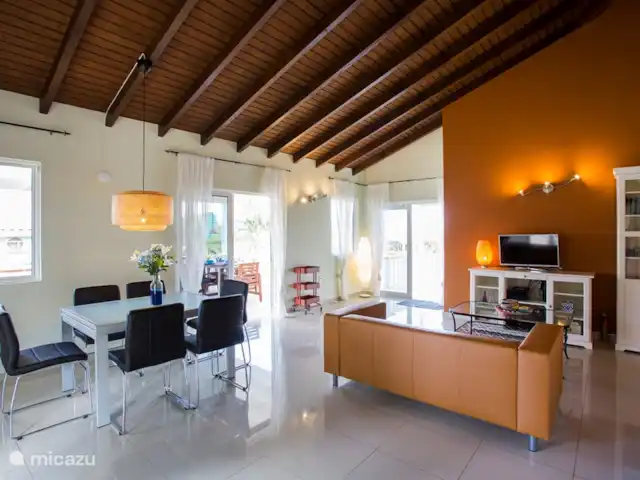 Bon Bineke huren in Curaçao, Banda Ariba (oost), Jan Thiel - villa the living room with open kitchen